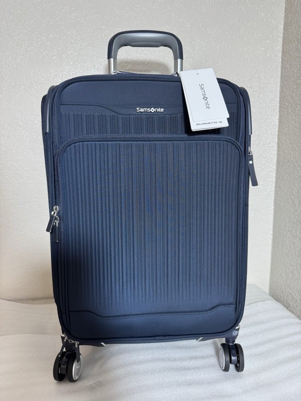 Samsonite silhouette 18 Expandable Softside Carry On Spinner In Deep Navy New