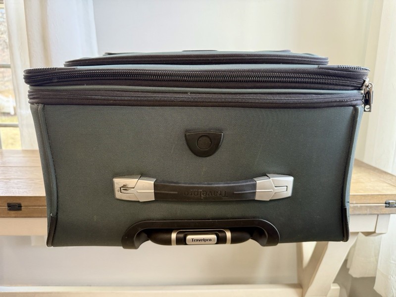 Travelpro Crew 8 Expandable Rollaboard Carry-On Luggage Suitcase 2-Wheel gallery