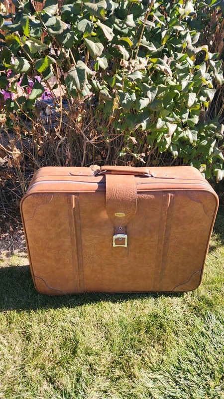 5 PIECE AVIATION FLYING TIME LEATHER SUITCASE Tan Color Zip Belt Closure