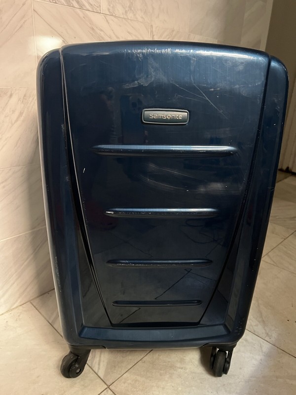 Samsonite Winfield 21” TSA-friendly Hardside 4-wheel Spinner suitcase Astral Blu