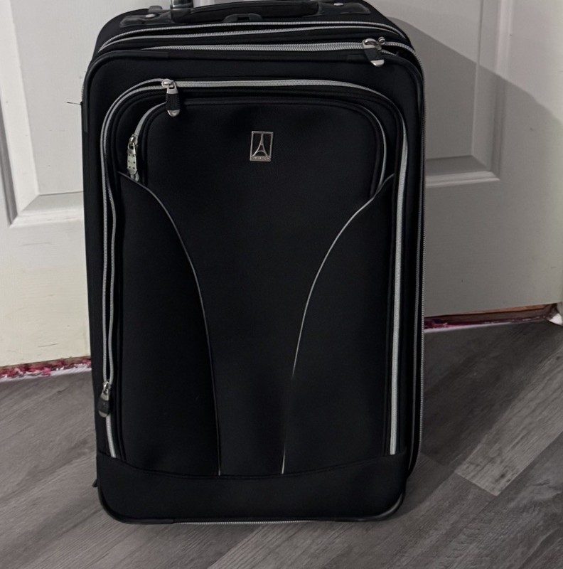 TRAVELPRO Walkabout Lite 3 Expandable Carry On Luggage 2-Wheel 21” Black