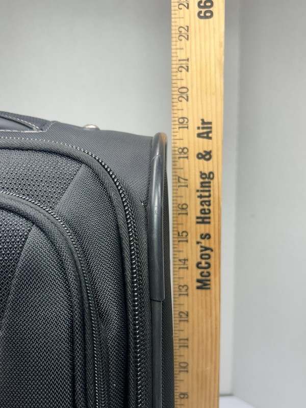 Ricardo 20" Softside Carry-On Spinner - Black gallery