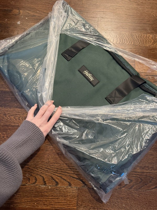Halfday Duffel Garment Bag green- brand new with shoulder strap included