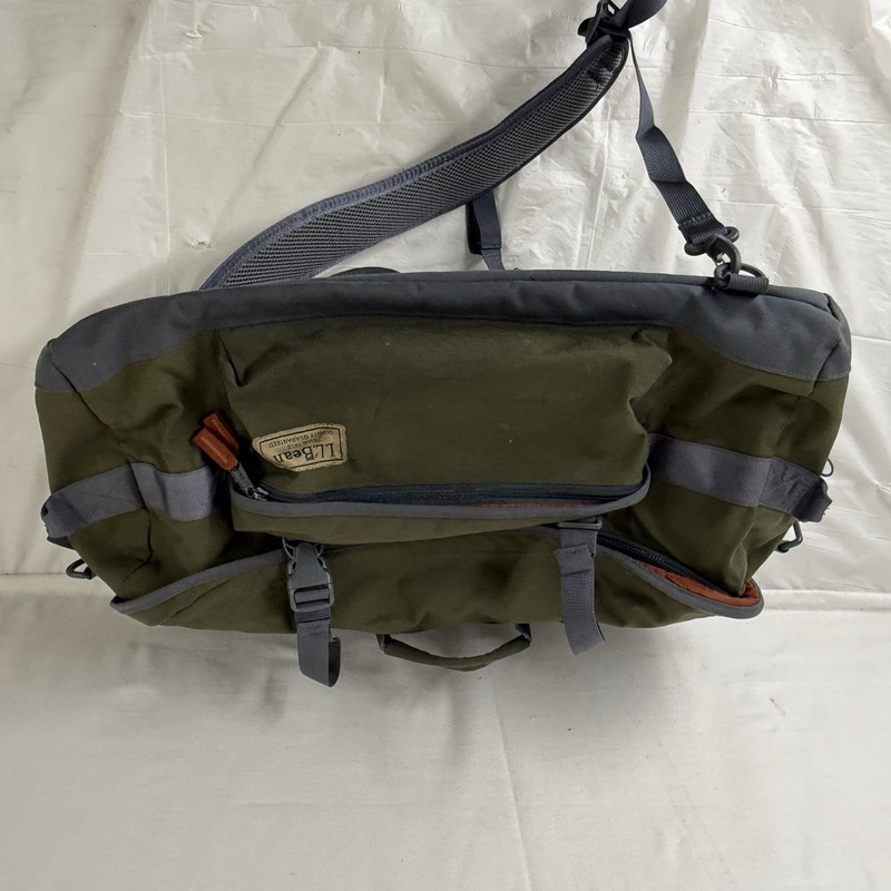 E1 LL Bean Adventure Duffel Bag Large With Back Pack Straps Green Travel