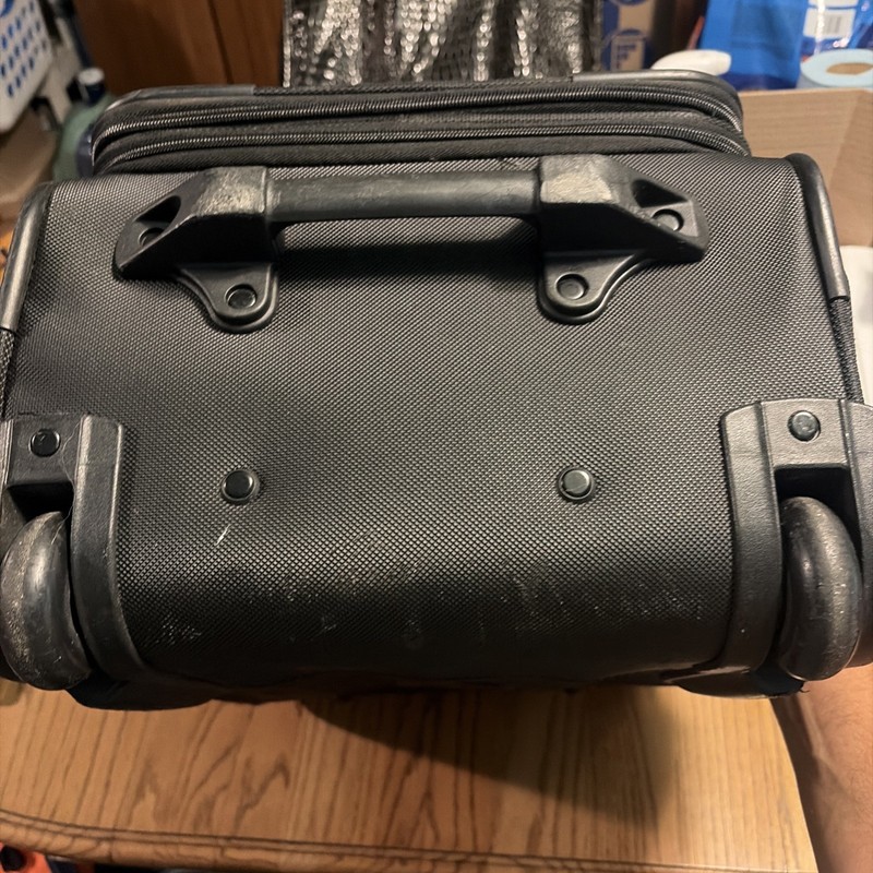 SwissGear Softside Expandable Spinner Carry-On Black Luggage Suitcase 20" Pocket gallery