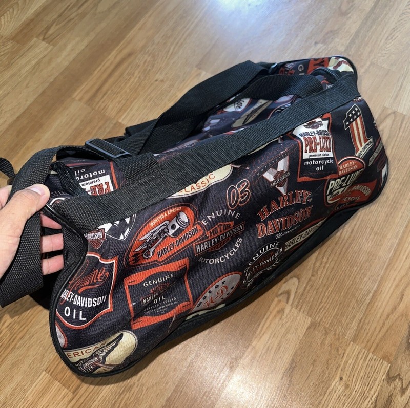 Harley Davidson Logo Pattern Lightweight Duffel Bag Gym Bag 20x9x10” – Used