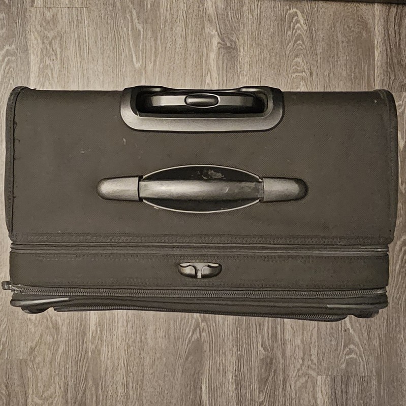 Kirkland Signature Black 27” Upright Expandable Wheeled Large Trip Suitcase gallery