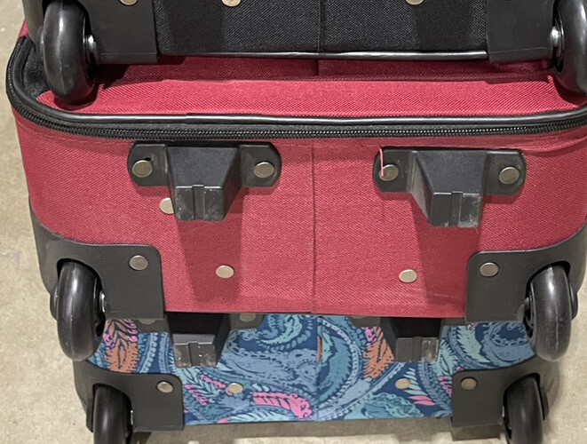 TAG Ridgefield light wight carry-on size 20" red gallery