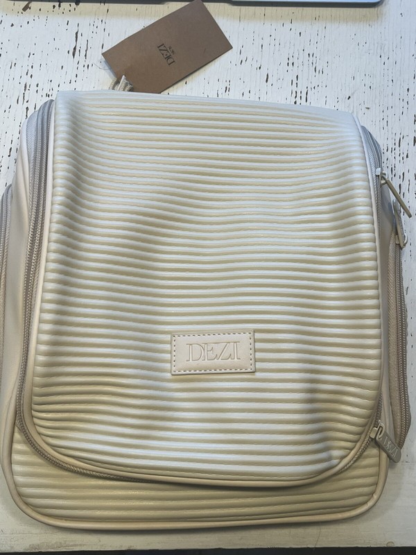 Dezi Skin Pack It All Multi-Purpose Hanging Travel Bag gallery