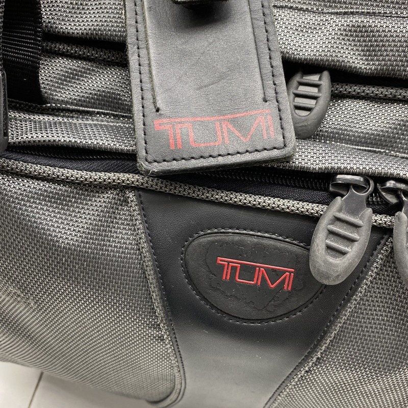 Tumi Duffle Bag Backpack Excursion Non-rolling 21x13x11 Gray Black Carry On gallery