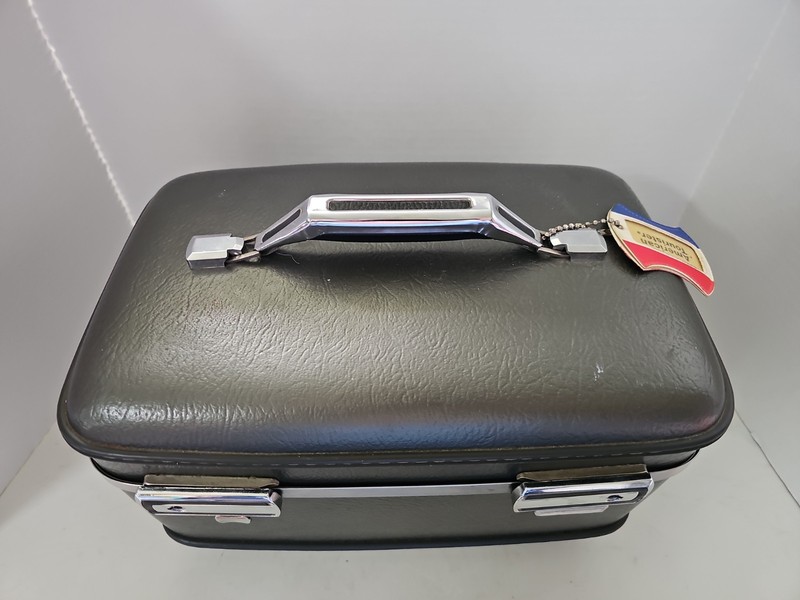 American Tourister ︱Gray Train Travel Makeup Case ︱1960'S with Movable Mirror gallery