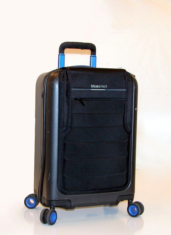 BlueSmart 22″Smart Spinner with USB Charging Port Carry-On – Black