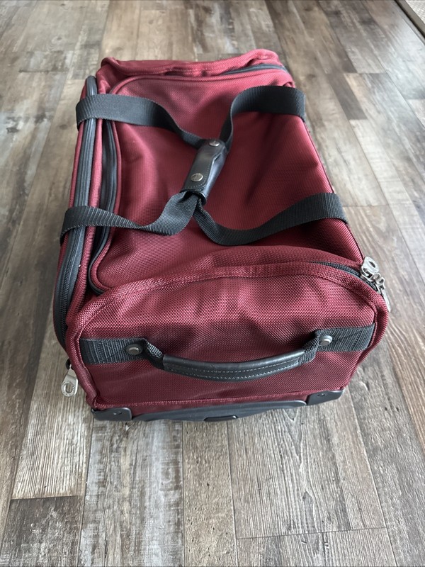 PATHFINDER 21” Carry On Travel Gym Duffel Bag RED Zipper Rolling, Cordura