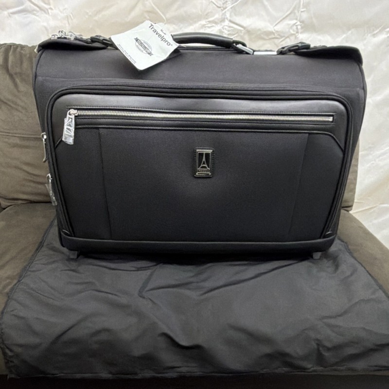 Travelpro Black Wheeled Lightweight Softcase Garment Bag Carry-On 409184001