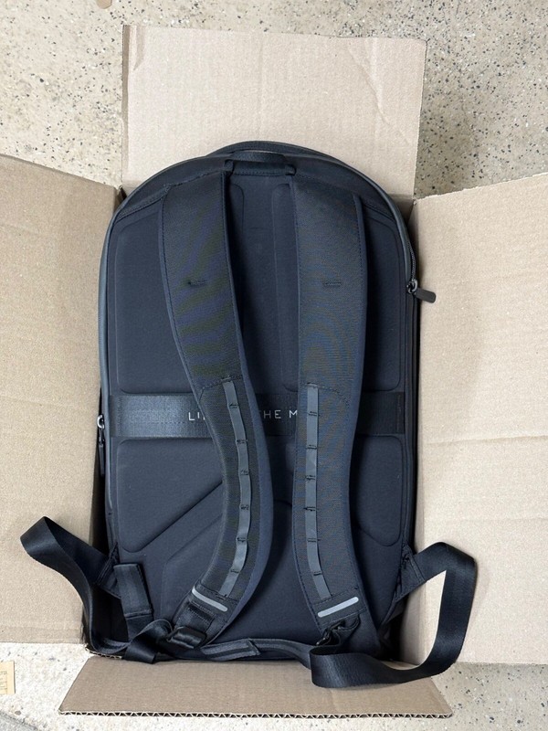 LIGHTLY Used Nomatic Navigator Back Pack 15L (small manufacturing defect) gallery