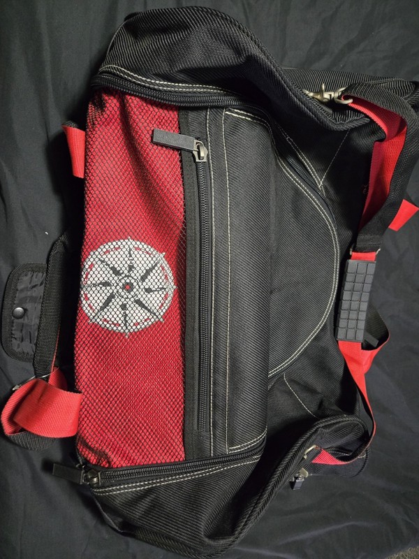 Vintage Marlboro Unlimited Gear Large 26″ Black Red Duffle Bag 1997 Compass