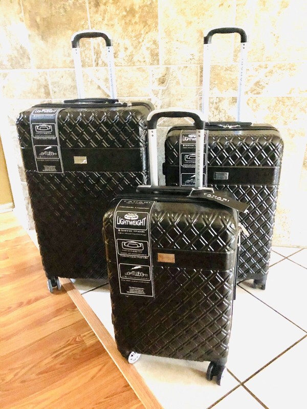 Hard Side Molded Flat Iron Collection II 3-Piece Black Luggage Sets. gallery