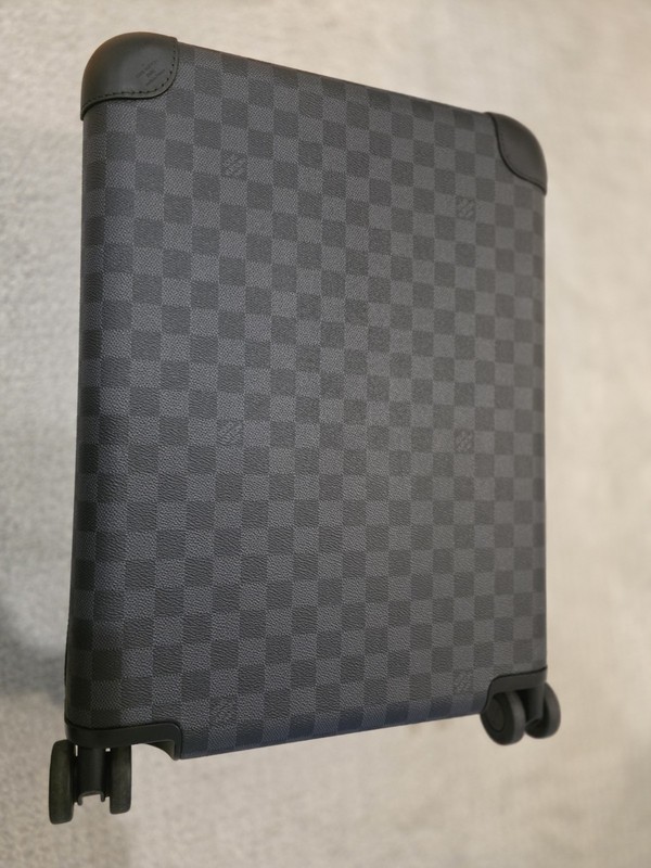 Authentic Louis Vuitton Damier Graphite Horizon 50 Suitcase Black gallery