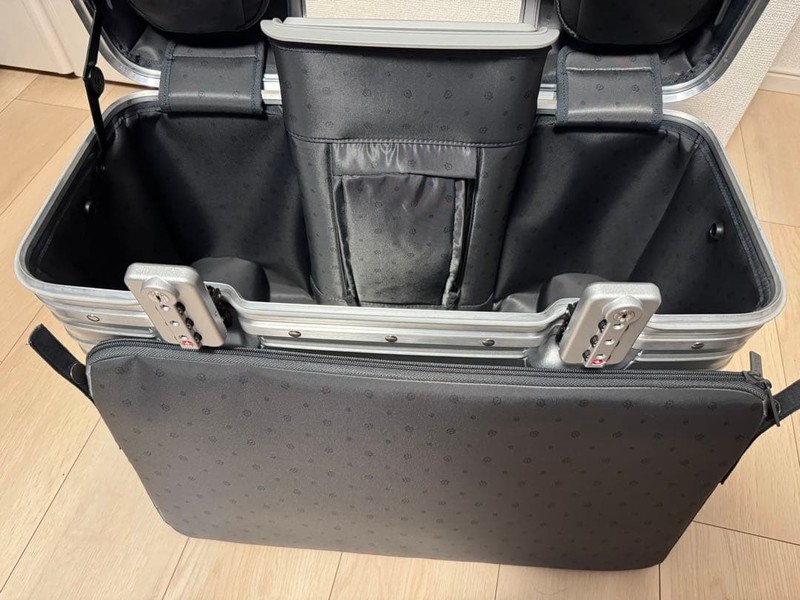 Rimowa Original Pilot 31L Silver 4 wheels Carry Case Suitcase Used once gallery