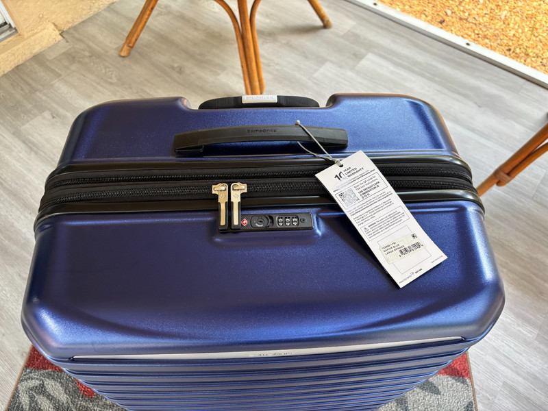 Samsonite Spin Tech 6 Large Spinner Color: Sapphire Blue gallery