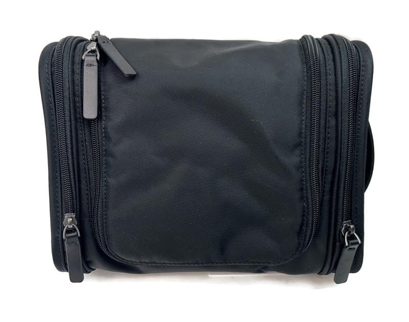 Quince Voyage Nylon Hanging Toiletry Case Water Repellent Travel Gym Organizer gallery