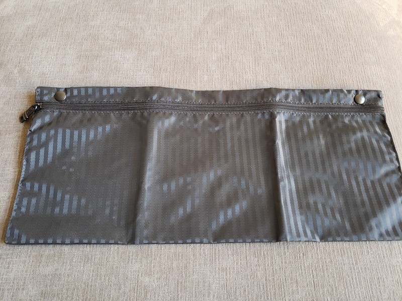 Tumi Alpha Suitcase Check Bag Button In Accessory Pouch 20″ Wide – GREAT!
