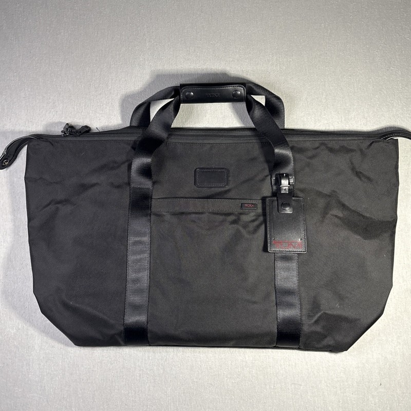 Tumi Weekender Soft Case Black Duffle Bag Unisex Adult Solid Pattern