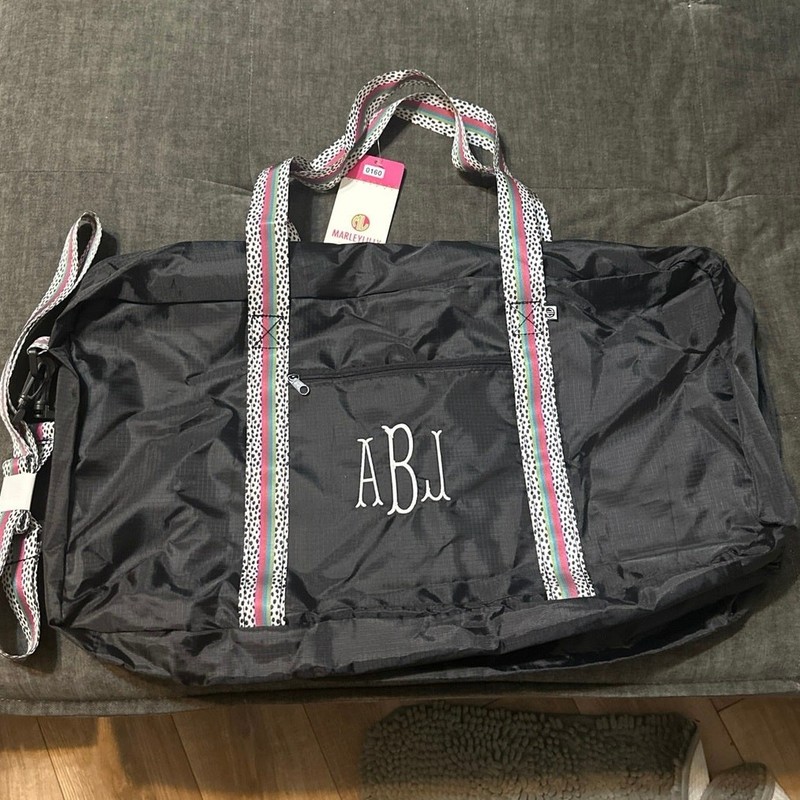 MarleyLilly Packable Monogrammed Weekender Bag 23” x 12.5” x 10” gallery