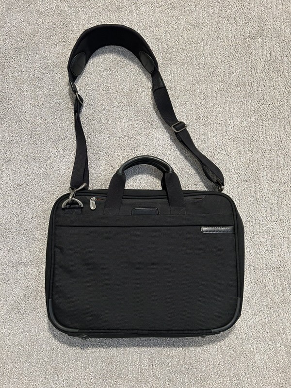Briggs & Riley Travelware Expandable 17″x 13″ Cabin Laptop Bag Black 07-BB101