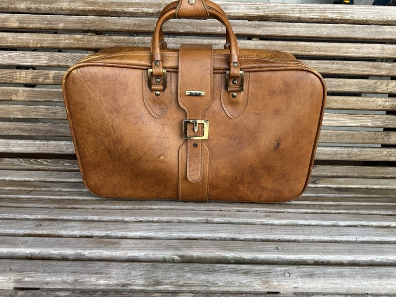 Vintage Invicta Presidio Modena Italian Leather Carry On Luggage Caramel Patina