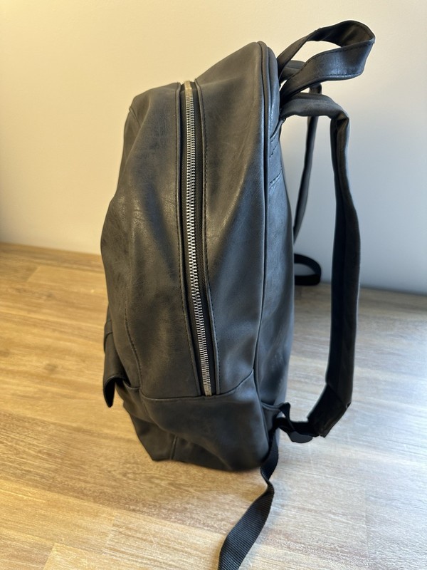 Harry Potter Hogwarts Faux Leather Backpack – Black – Used gallery