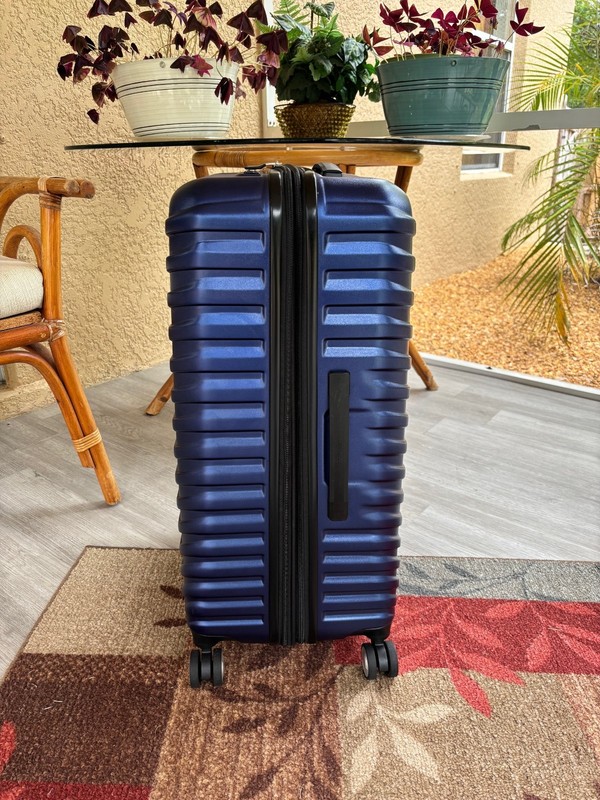 Samsonite Spin Tech 6 Medium Spinner Color: Sapphire Blue gallery