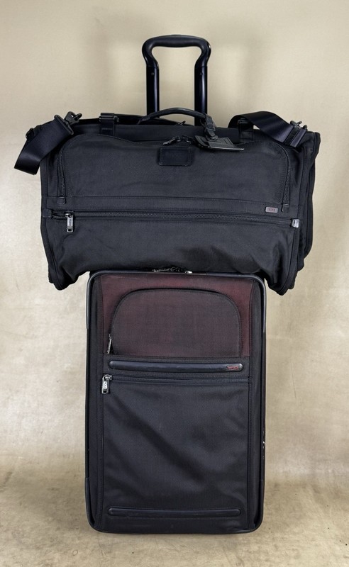 Preowned Tumi Black Set 20”Wheeled Suitcase 22020D4 & 22” Trifold Garment Bag