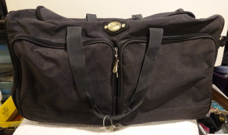 Ricardo Beverly Hills Black/Charcoal Rolling Wheel Duffel Bag Luggage 24″ x 14″