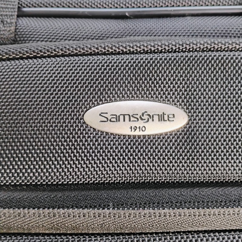 Samsonite 1910 EZ Scan TSA Checkpoint Friendly 17” Laptop Briefcase Bag Black gallery