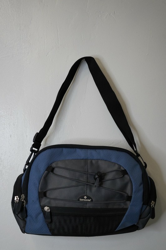 Samsonite Small Duffel Camera Travel Bag 2 Side Pockets Blue Adjustable Strap