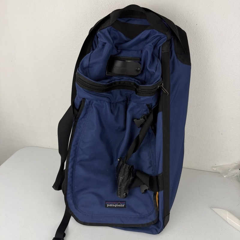 Patagonia Freightliner Black Hole Wheeled Duffel 70l Rolling Suitcase Blue Bag