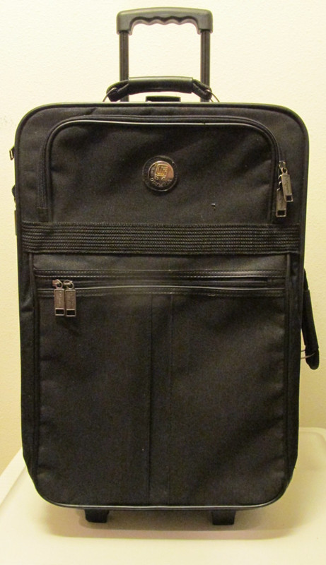 OLYMPIA Expandable SUITCASE 2 Wheel Front Zipper w Pockets BLACK 22x14x8 LIKE NU