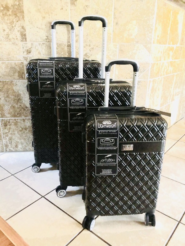 Hard Side Molded Flat Iron Collection II 3-Piece Black Luggage Sets.
