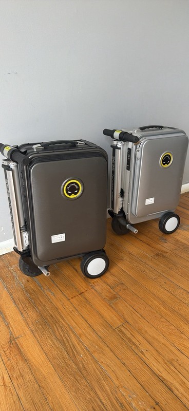 Airwheel SE3S Smart Riding Luggage 20 Inch (Silver)(black) price is for one!