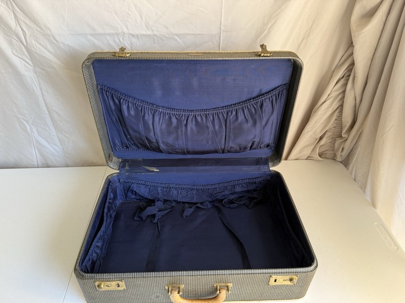 Dresner Striped Suitcase Blue/Beige w/ Clothing Compartment Unisex Adult