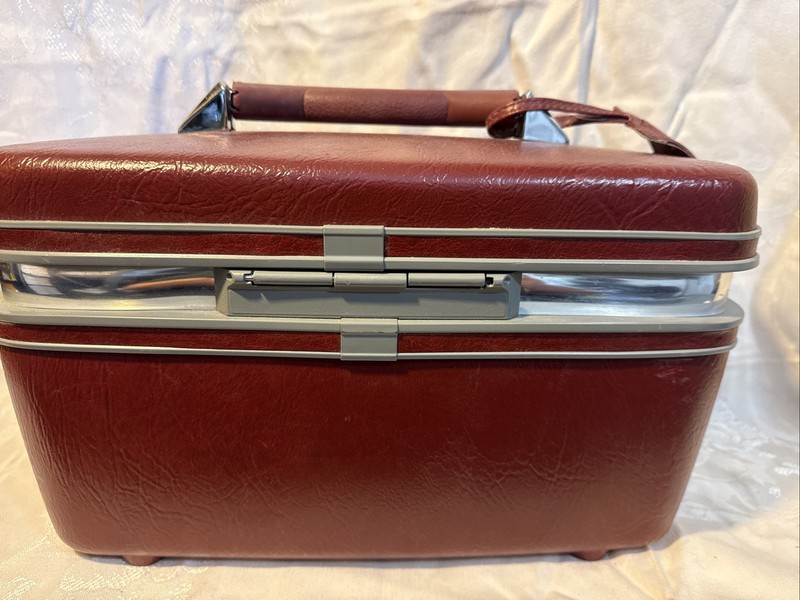 VINTAGE SAMSONITE Profile II Train Case Luggage Cosmetic Barber BURGUNDY W/ Keys gallery