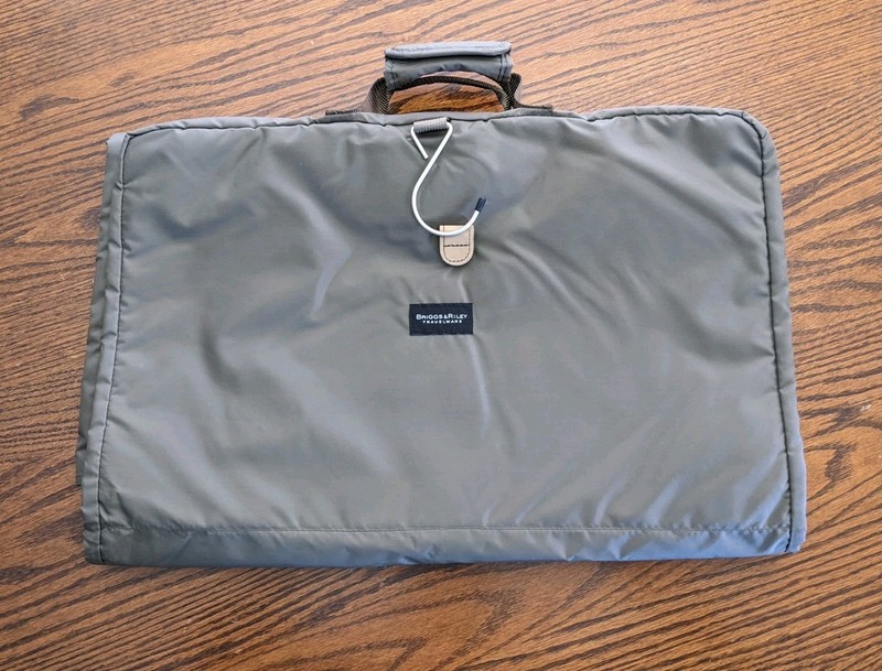 Briggs & Riley Garment Bag Full Zip Nylon Tri-Fold Luggage Full Zip Dress Green