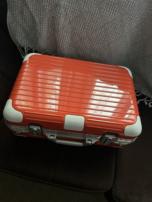 New 2025 RIMOWA Holiday Suitcase Limited Edition 2025 Sold Out