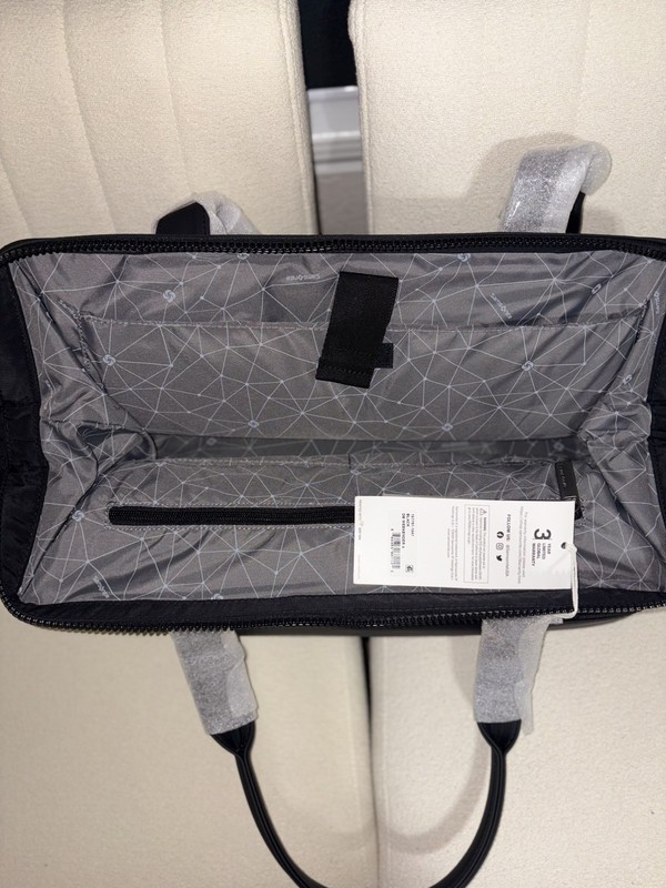 Samsonite Better than Basics Drop Bottom Weekender Duffle Black New With Tags gallery