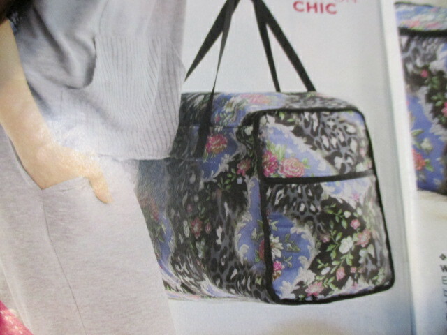 AVON “The Vintage Print Collection”Weekend Duffle Polyester 13″H x 20″W x 9 1/2D