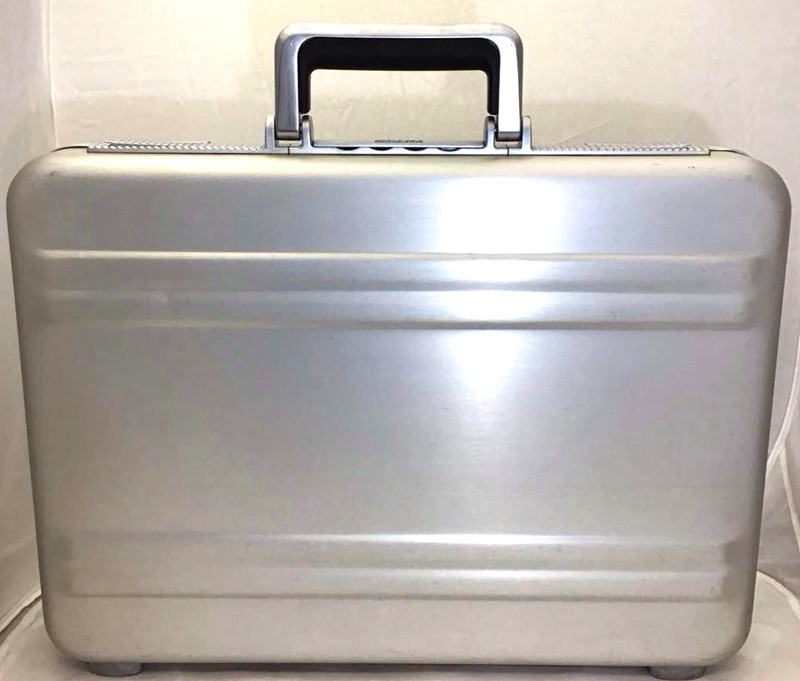 ZERO HALLIBURTON Attache Case Aluminum Briefcase Silver Business Hard Shell Used