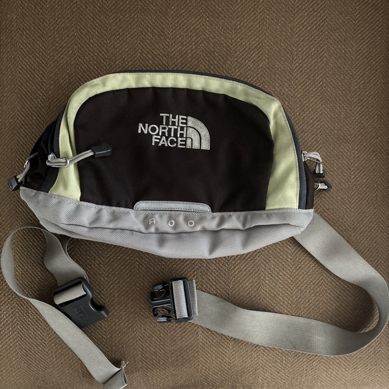 The North Face Roo Fanny Pack Crossbody Travel Bag Black green