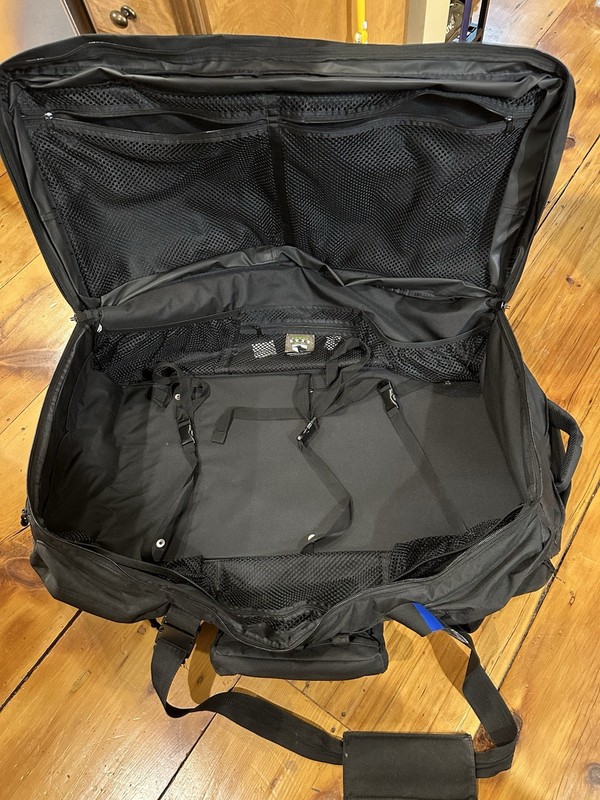SOC: large military deployment expendable duffel w/ wheels/bottom slide pads