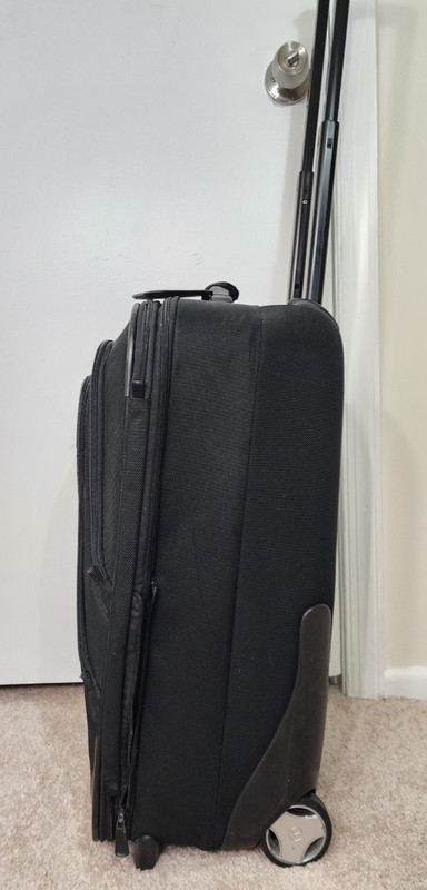 Tumi T-Tech 57622D 22 Inch Expandable Wheeled Upright Luggage. Very Good. gallery